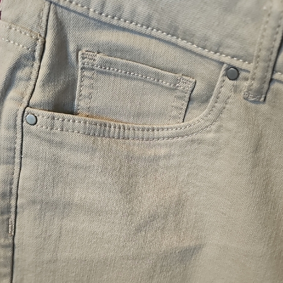 Croft & Barrow NWT Bermuda Midrise Shorts Size 14 - Picture 6 of 11